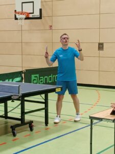 Spieler fragt mit den Händen nach der Lösung