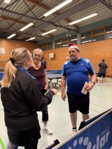 Gesprächssituation dreier Personen